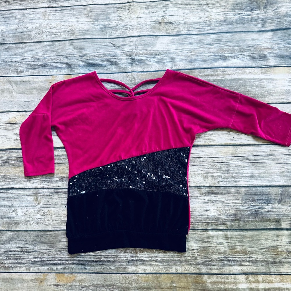 Girls adorable sequins top!! Size 6